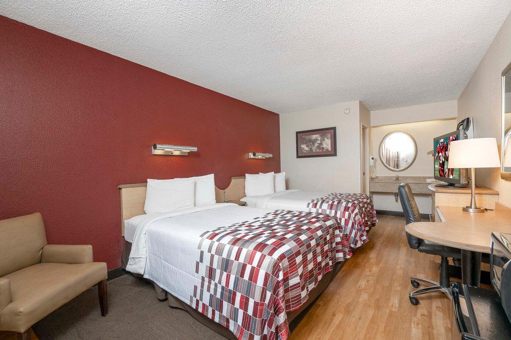 Red Roof Inn & Suites Detroit - Melvindale/Dearborn Exterior photo